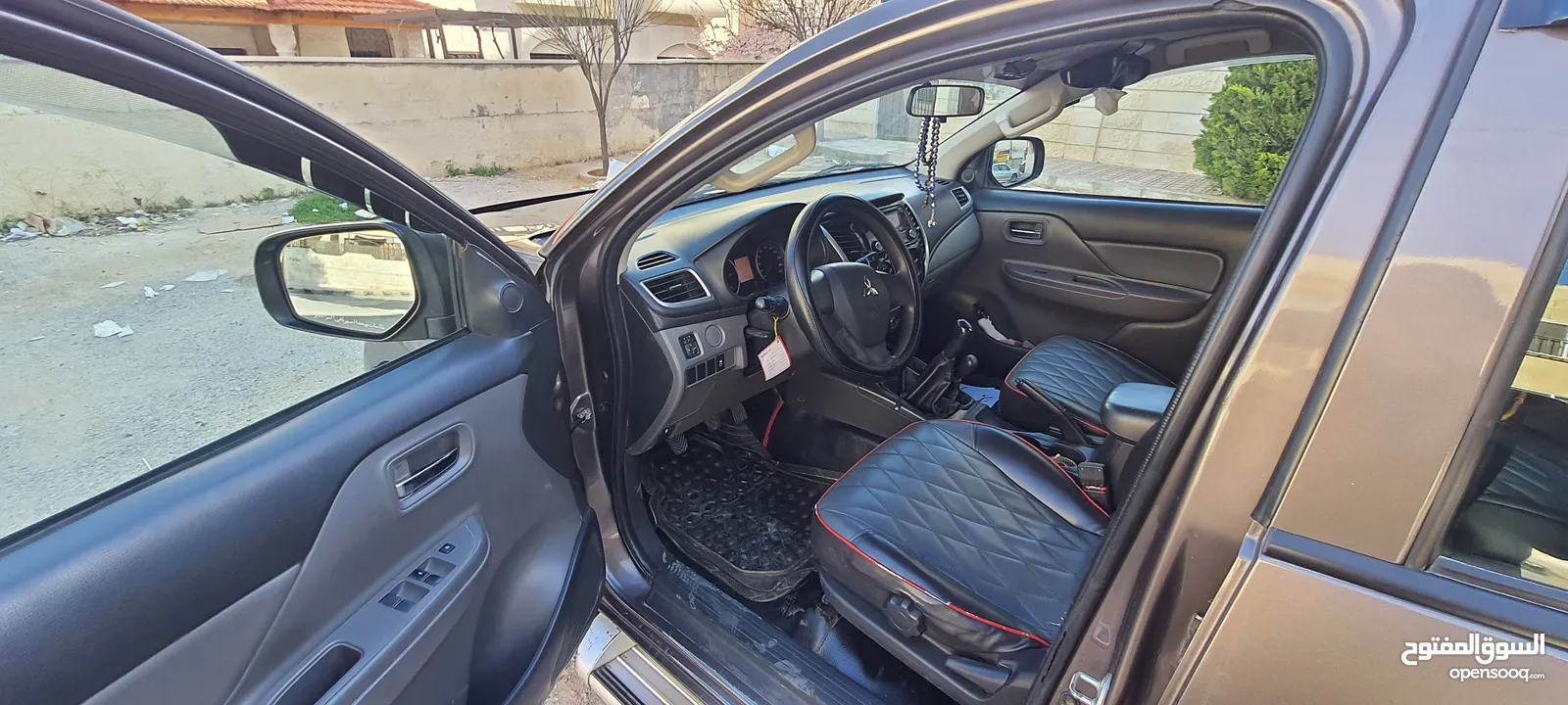 ميتسوبيشي L200 موديل 2017 فورويل جير عادي بحالة ممتازة فحص كامل + قصعات للبيع كاش ترخيص طويل