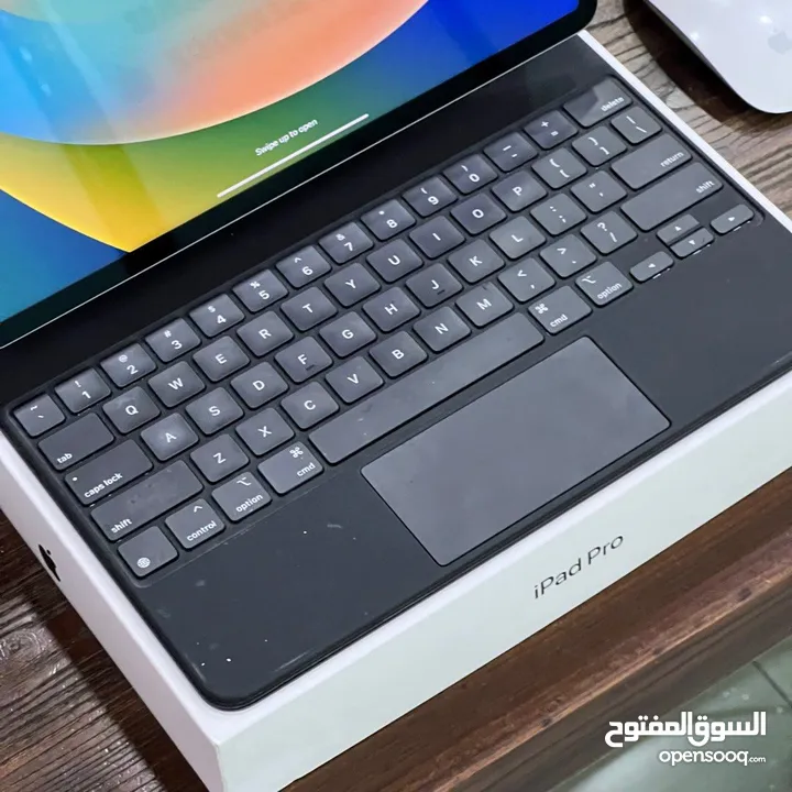 iPad Pro 12.9 3rd gen 2020 with keyboard