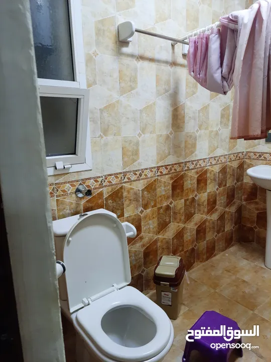 غرفة خاصة وحمام مع مطبخ مشترك ب100 رع