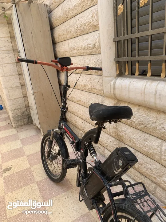 بسكليت عجل رفيع عليها صنبرص وسط وامامي