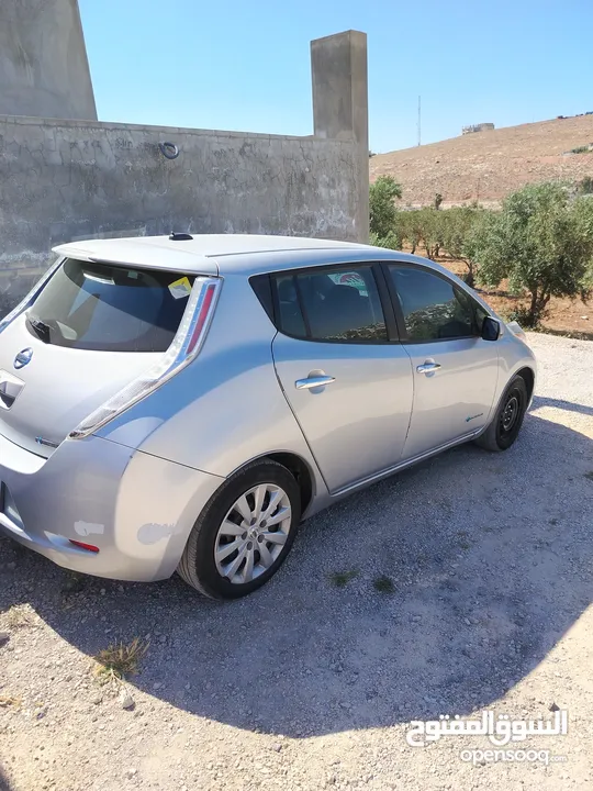 نيسان ليف 2014