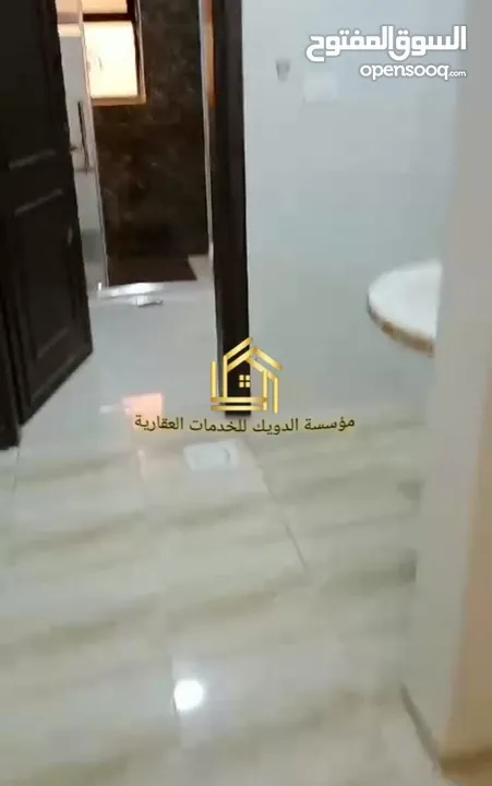شقة فارغة - المدينة الرياضية - 3نوم 1ماستر - 210م - مطلة - قريبة من الخدمات
