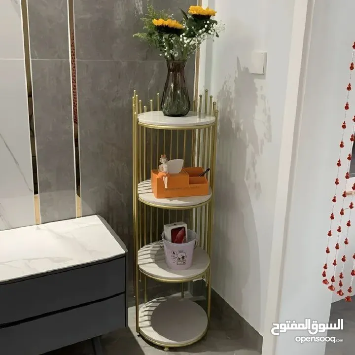 رف ملكي بخشب مطلي رخامي ملوكي ابيض اربع طوابق قطعة واحدة بتصميم فاخر