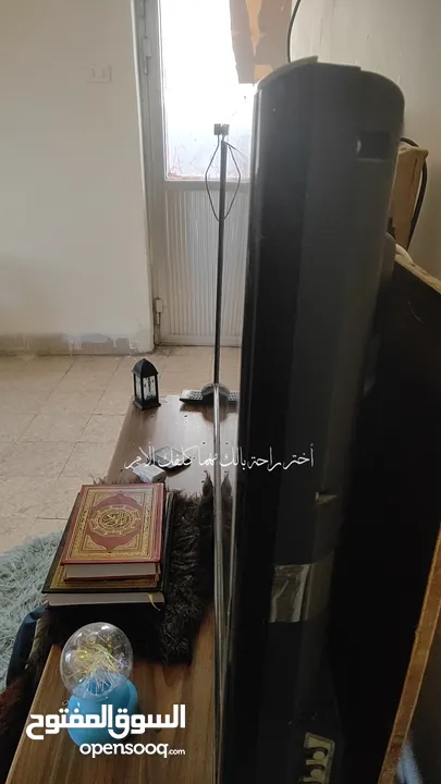 شاشه للبيع شغالة مافي اشي