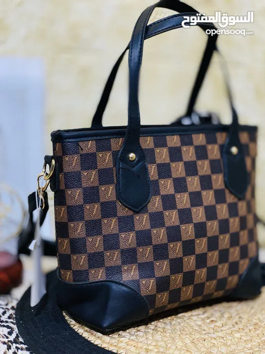 حقيبه يدLouis Vuitton