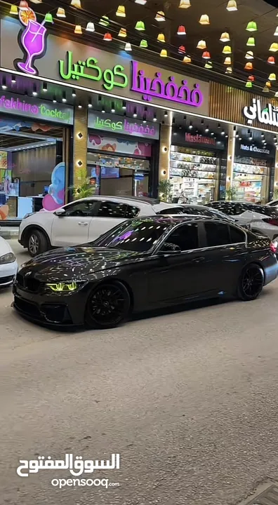 BMW 330i سيارة