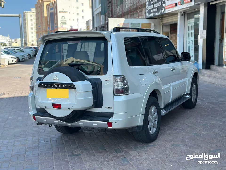 Mitsubishi Pajero 2014 oman car 3.5 Ltr full options