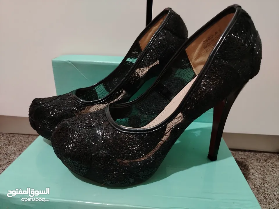 حذاء اسود كعب عالي