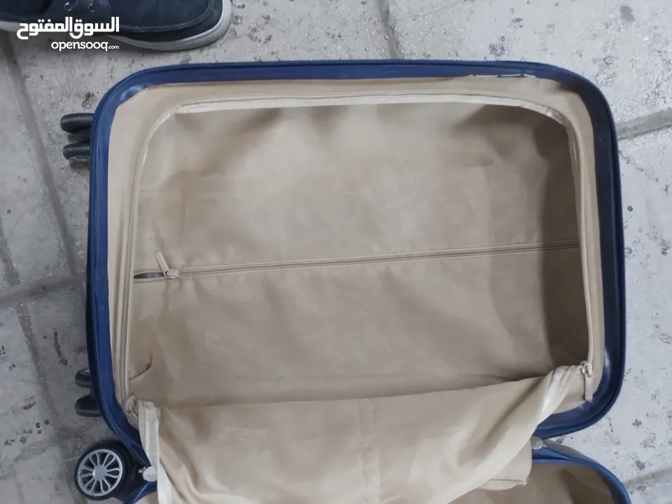 شنطة سفر بحالة ممتازة نوعها بولو