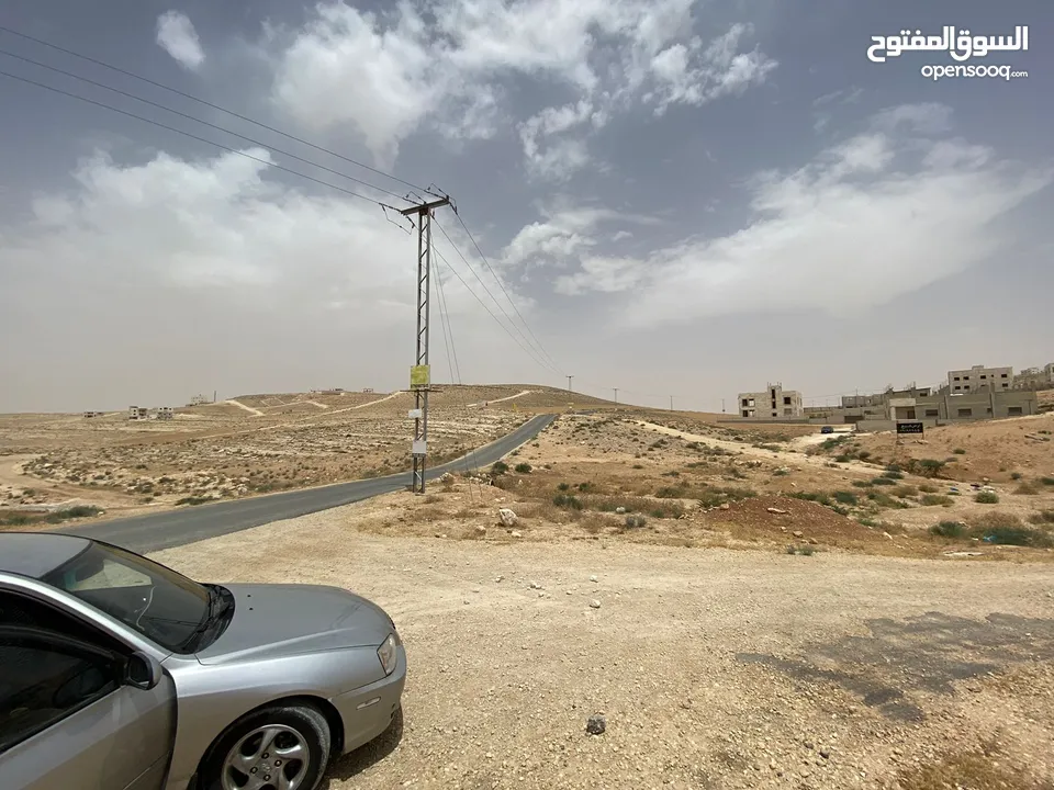 قطعتين أرض مساحة كل قطعة 500 متر على شارع 40 متر تنظيمي بمنطقة الماضونة قريب من جمرك عمان