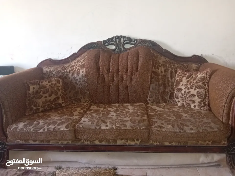طقم كنب بحاله جيده للبيع