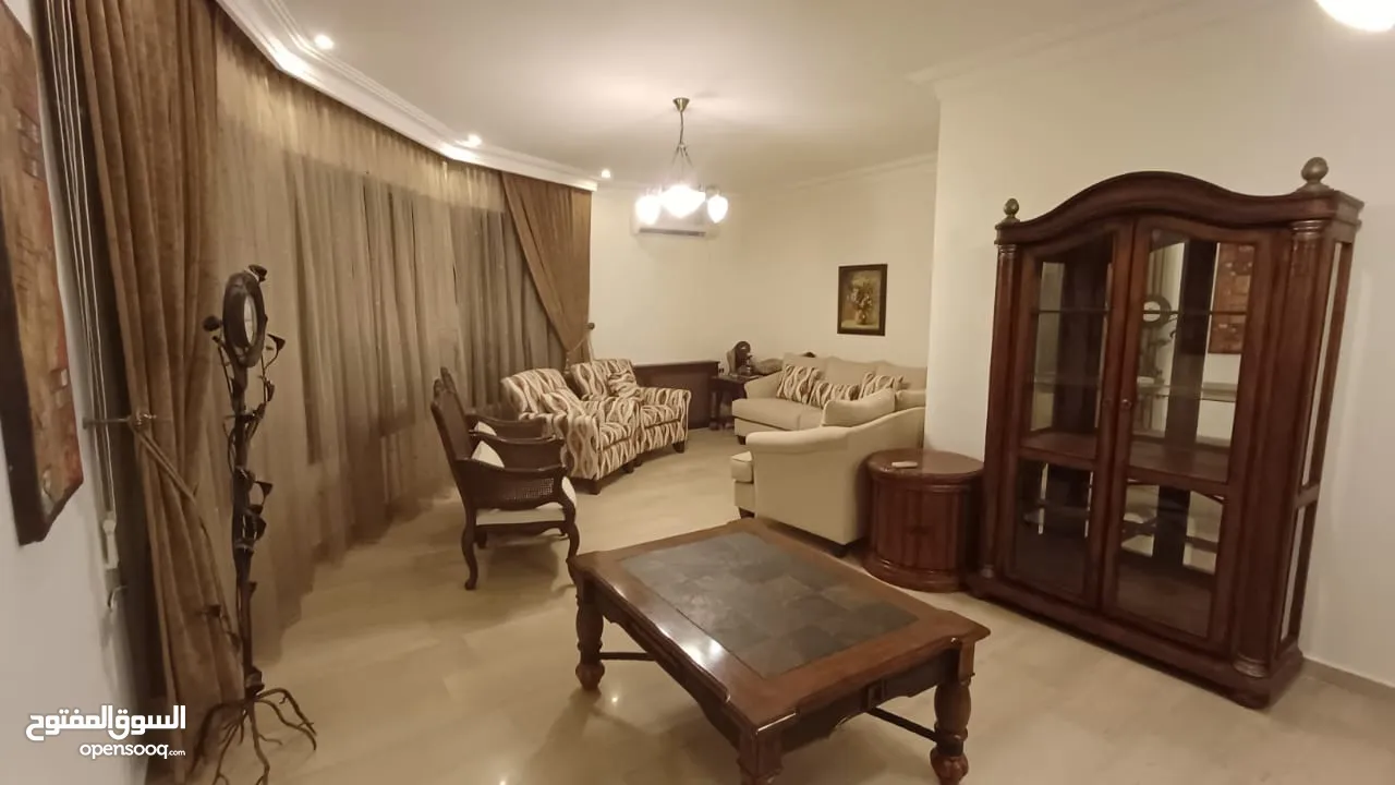 شقة ارضية مفروشة في- دير غبار - اربع غرف نوم وترس و كراج و مدخلين (6734)