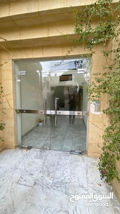 شقة للإيجار في منطقة ام السماق مساحة 220