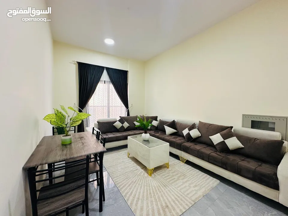 F3 / قرب دوار السفينة غرفة وصالة للايجار الشهري الشامل - مفروشة فرش جديد - 2 بلكونة  - شامل الفواتير
