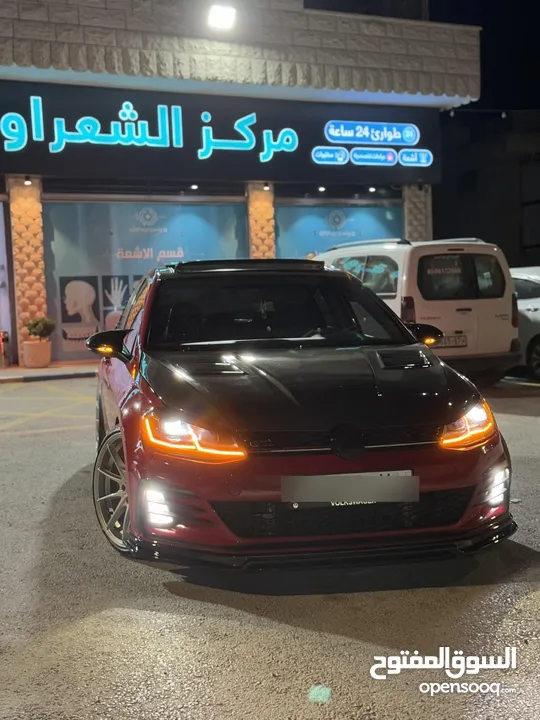 Golf gti mk 7.5. 2018 لون احمر