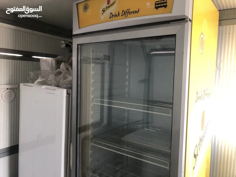 كشك شبه جديد ومعدات مطعم استخدام شهرين وسعر لقطة