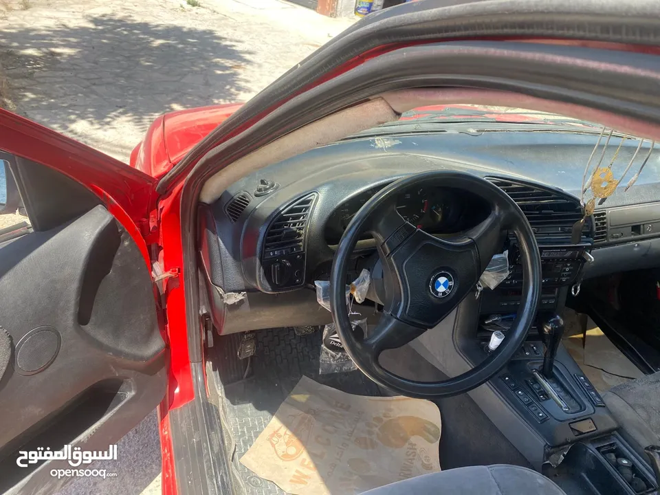 بي ام دبليو 318 وطواط