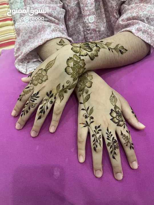 Henna artist