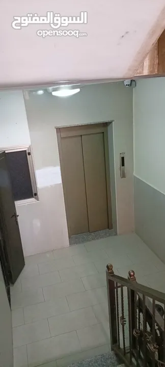 شقه مفروشه للايجار الشهري 2150 تشمل المياه وخدمات الدرج