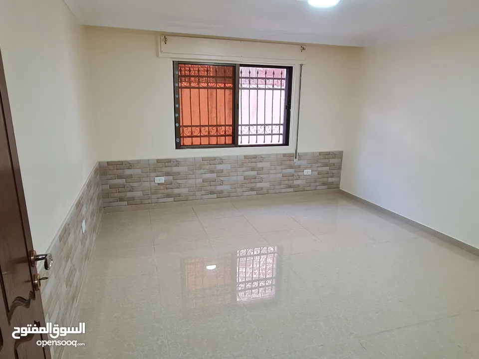 شقة تسوية للايجار من المالك مباشرة بالقرب من اشارة مستشفى حمزة ومسجد ابو بكر