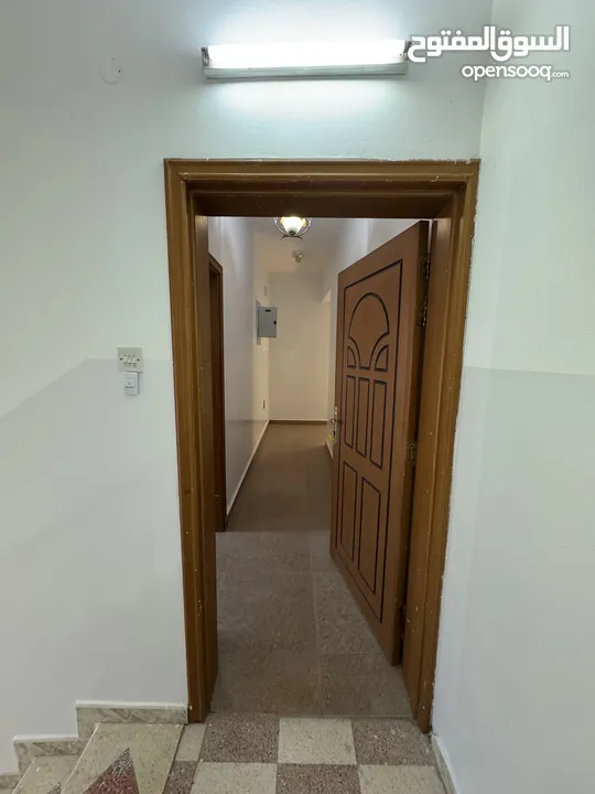 شقة عائلية للإيجار في الموالح الجنوبية بموقع مميز  Spacious Family Apartment for Rent in Al Mawaleh