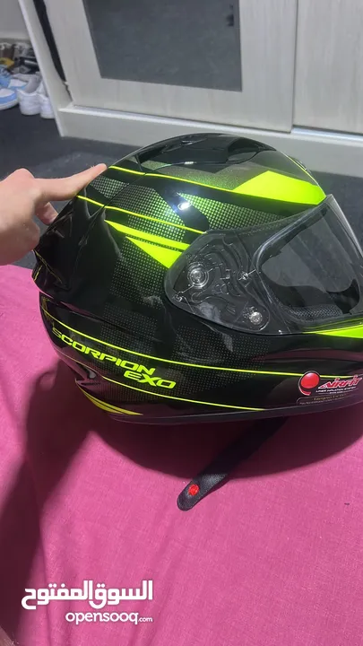 خوذه من نوع scorpion Exo T1200  ومعهاا جاكيت الاصلي لسى بورقتو نوعو Fly او على بدل خوذه فيسبا الاصلي