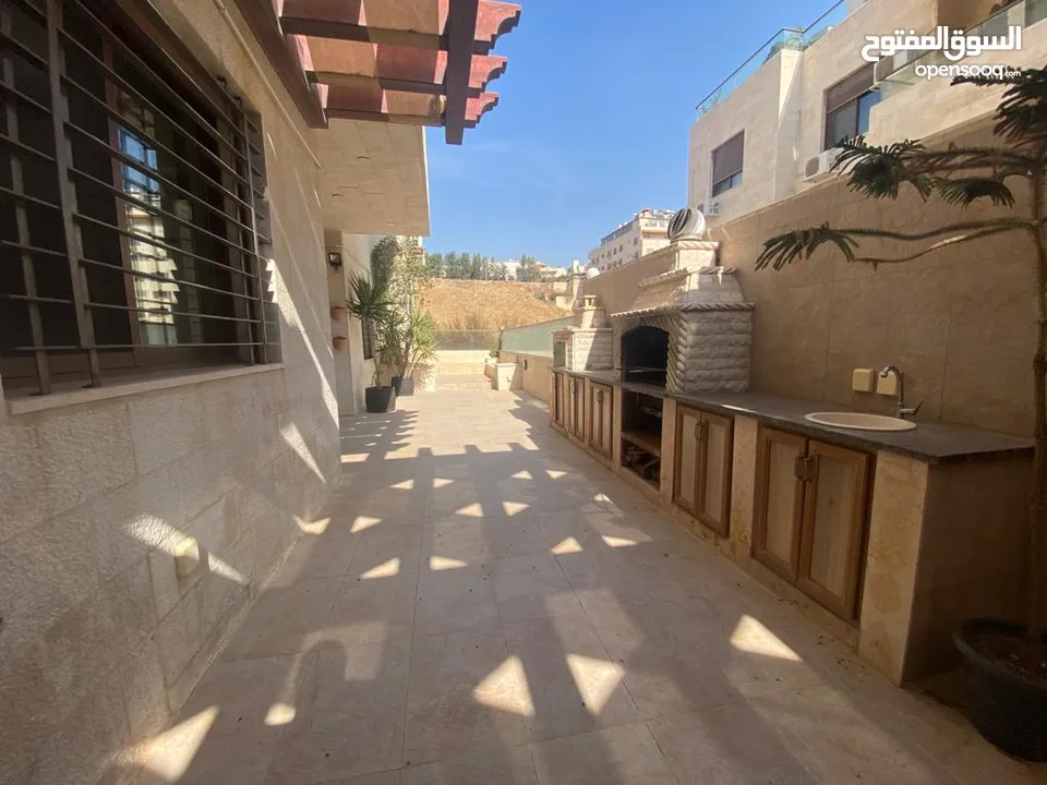شقة في عبدون مفروشة لقطة للبيع منطقة امنية وفلل راقية جدا