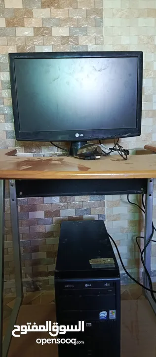 كمبيوتر وشاشه LG للبيع مع كامل اغراضه