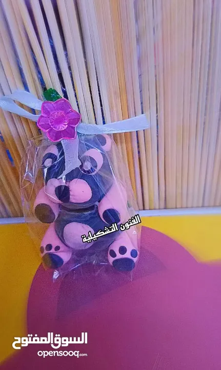 مجسم بيت خشبي"عمل يدوي"من الصلصال / المعجون مع عرباية من الخشب عرض خاص فقط 25 دينار بدلاً من 50دينار