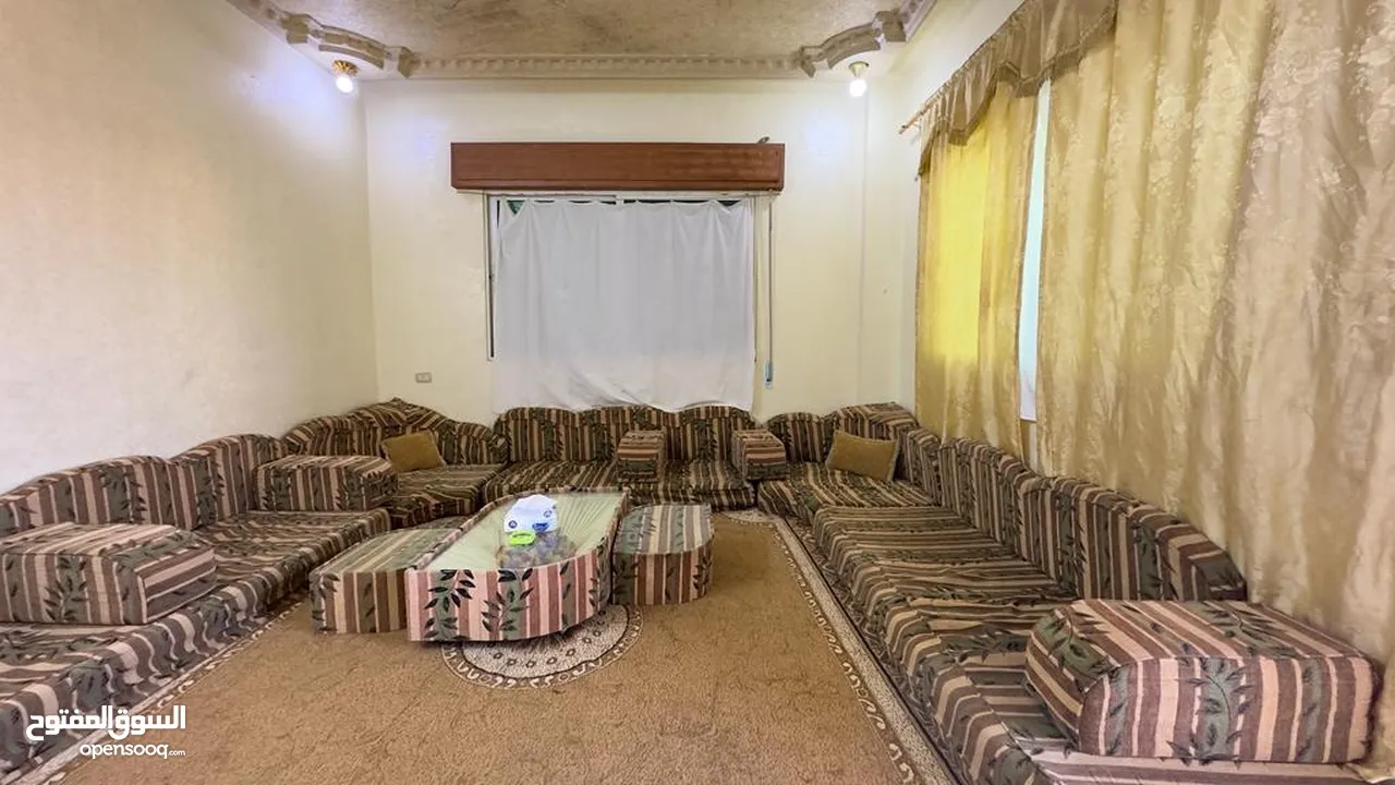 شقة مفروشة طابق مستقل للايجار قرب دوار صحارى                                                ،..