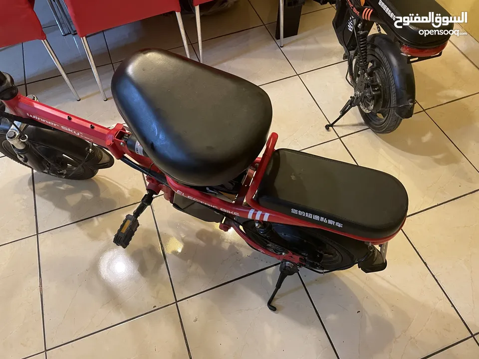 Electric bike in mint condition with 2 seats and high range capacity