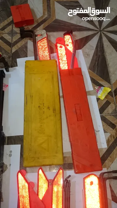 قطع غيار بكب متسوبيشي ماغنوم موديل 2005 وعاكسات طريق