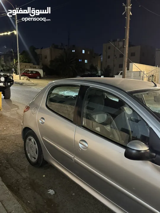 بيجو 2004 بحاله ممتازه بسعر مغري توماتيك ترخيص سنه كامله لا تحتاج لاي شيء نهائيا دهان جديد