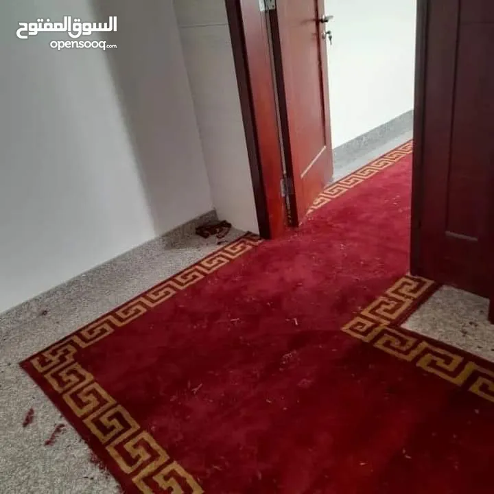 فني تركيب ارضيات باركيه-فني تركيب موكيت -تركيب بلاط موكيت -تركيب مسارح