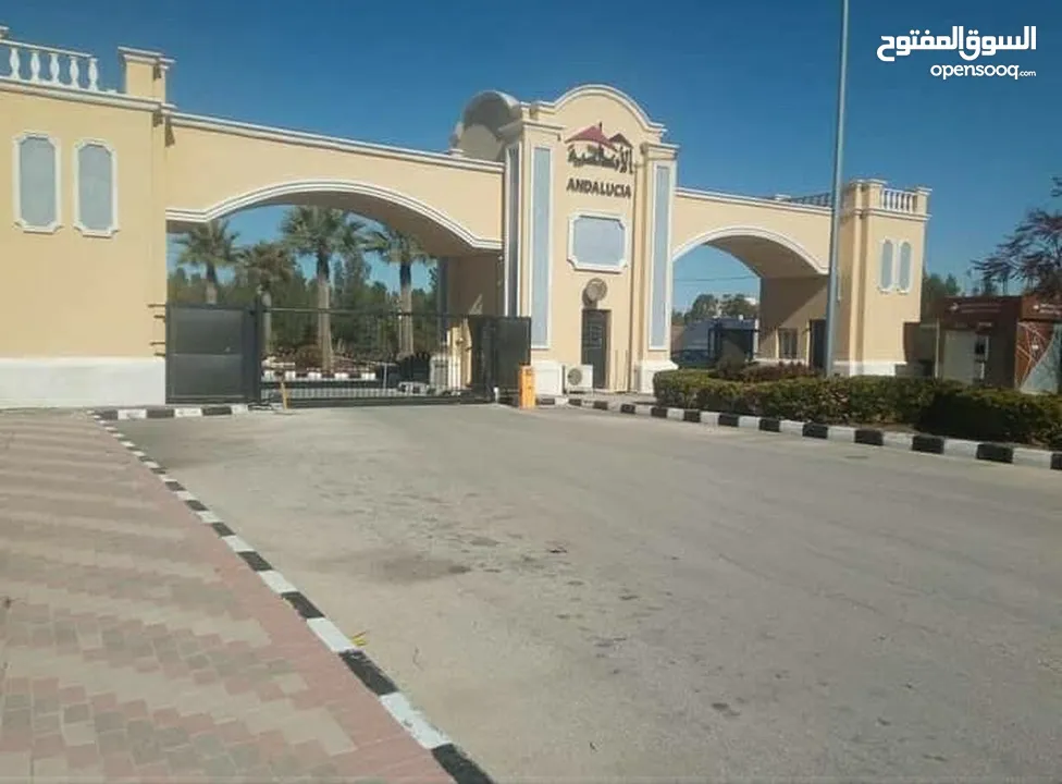 فيلا نموذج (4) خاص في كمباوند الاندلسية والفيلا مميزة جداً لانها (4) خاص للبيع بسعر مُغري جداً
