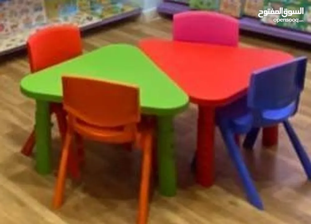 طاولة مثلثة للاطفال. توصيل لجميع المحافظات