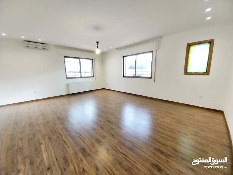 شقة غير مفروشة للإيجار 300م2 ( Property 19257 )-174965400