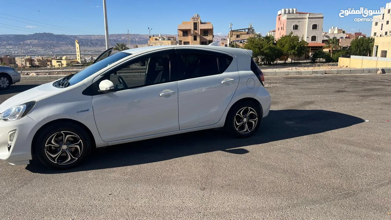 Toyota Prius c 2016