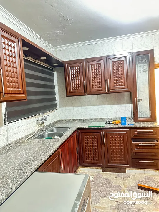 مطبخ المنيوم بحال الوكاله مع كامل الاغراض