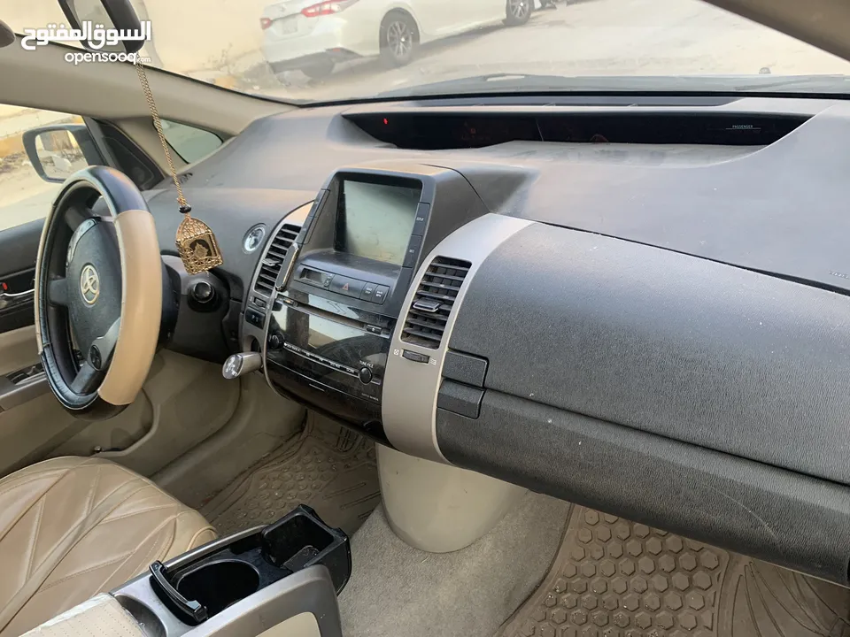 سيارة تويوتا بريوس