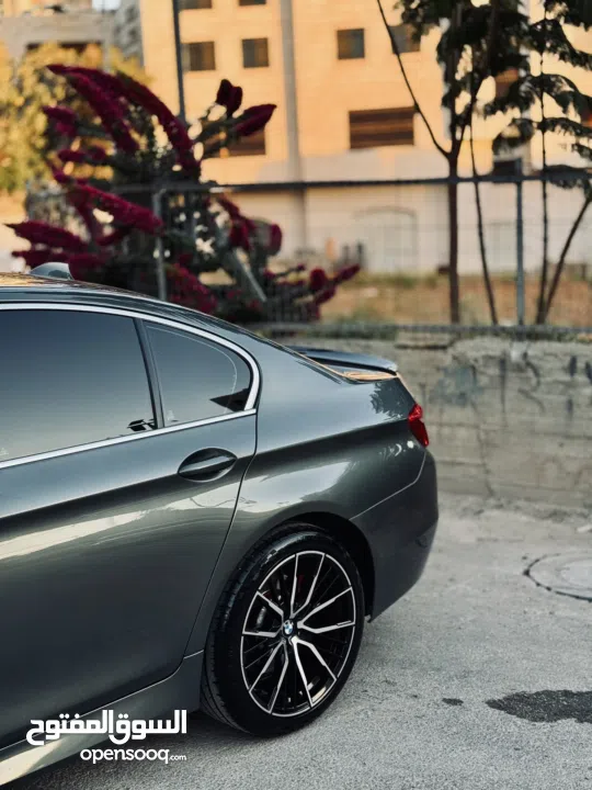 بي إم دبليو 520 i