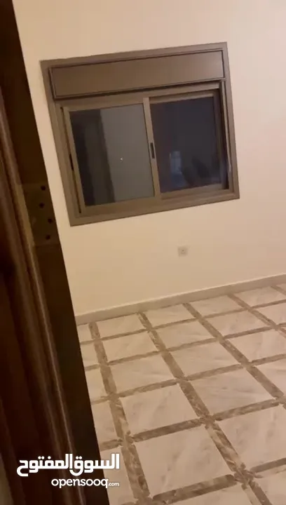 شقة سوبر ديلوكس فارغة للايجار العاشرة الشرقي دور ثالث