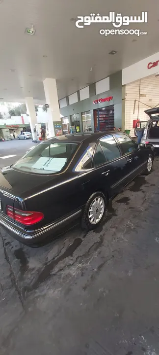 Mercedes E200