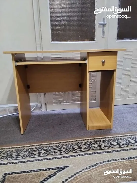 طاولة مكتب مع كرسي مميز بسعر مغري 30دينار