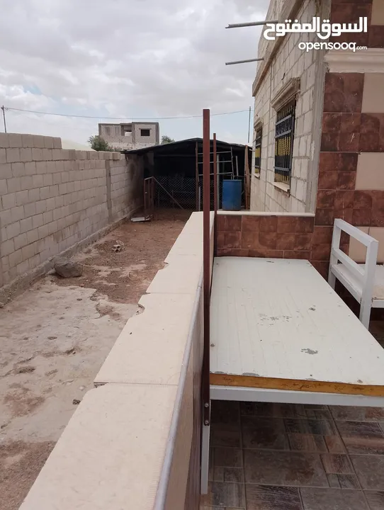 يوجد بيت للبيع