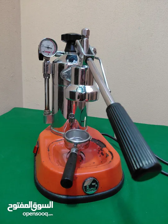 مكينة تحضير القهوة قديمة جدا