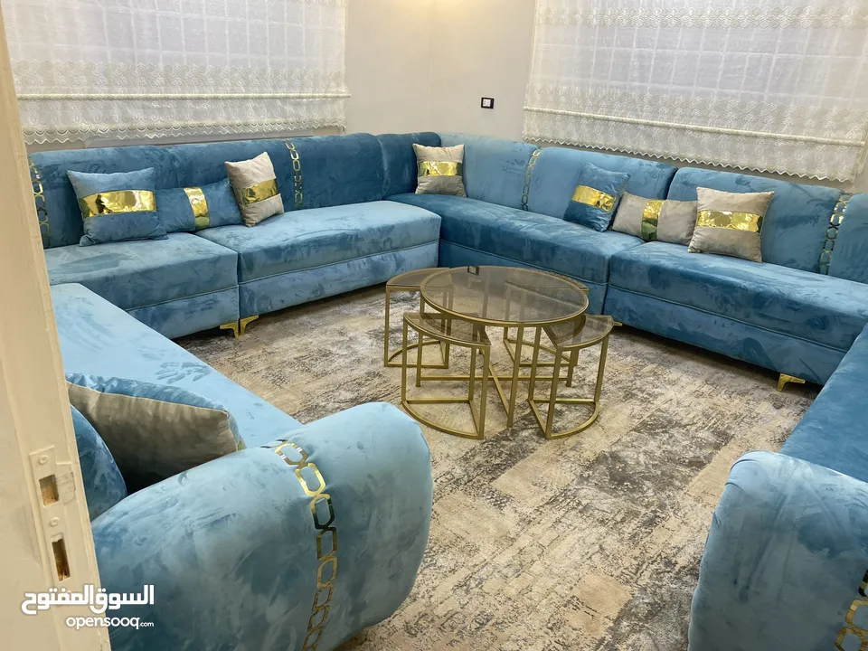 جلسات خليجية 17 مقاعد مع طقم طربيزات ومراكي+ 10 قورن