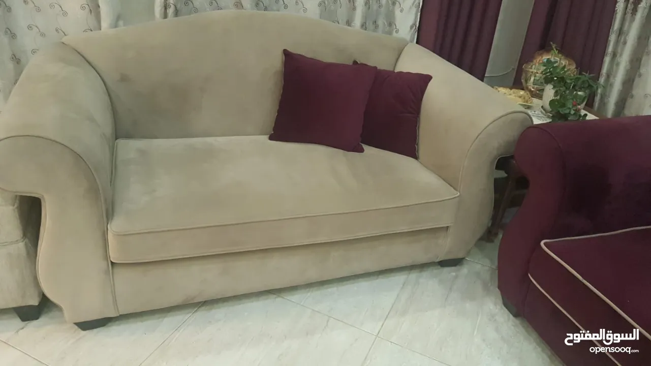 طقم كنب سبع مقاعد مستعمل للبيع رقم التواصل موجود بالاعلان
