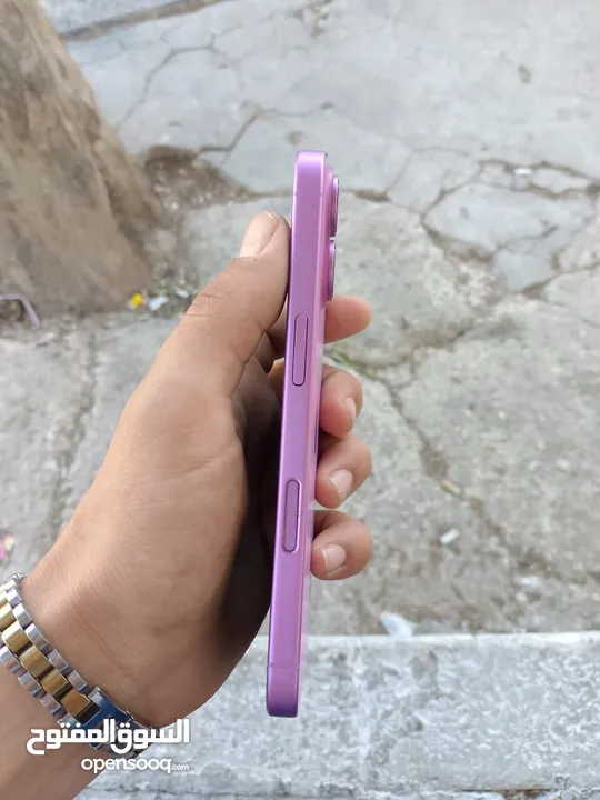 ايفون 16عادي 256 جيجا بطاريه 100  مشحون 99مره فقط  معه وصلته الاصليه وكم كفر فقط