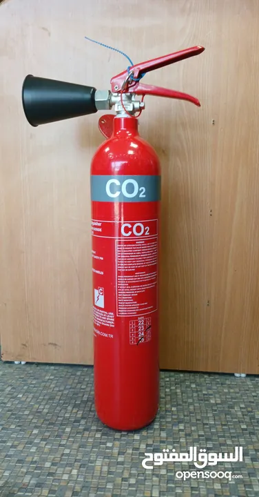 أمانك يبدأ بلحظة... وأنقذك في ثانية!  طفاية CO2 – 2kg: درع الحماية لعائلتك ومنزلك.